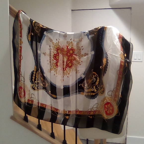 Beautiful Oversized High Quality Vintage Scarf - Picture 8 of 11